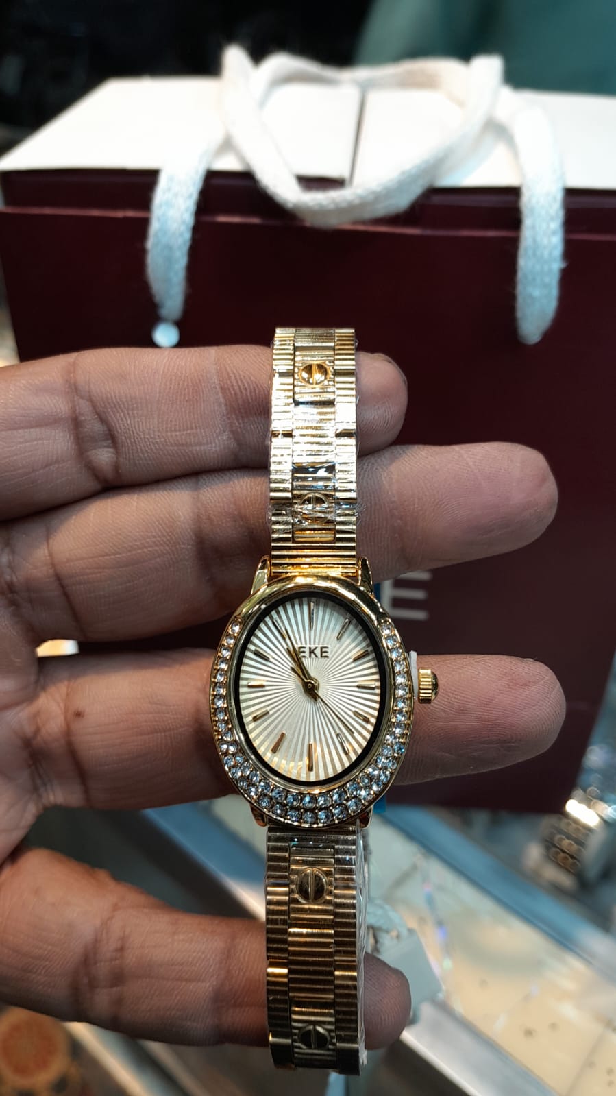 IEKE Small Oval Dial Women's Fashion Watch - Fluted Face & Gold Screw-Accent Link Bracelet